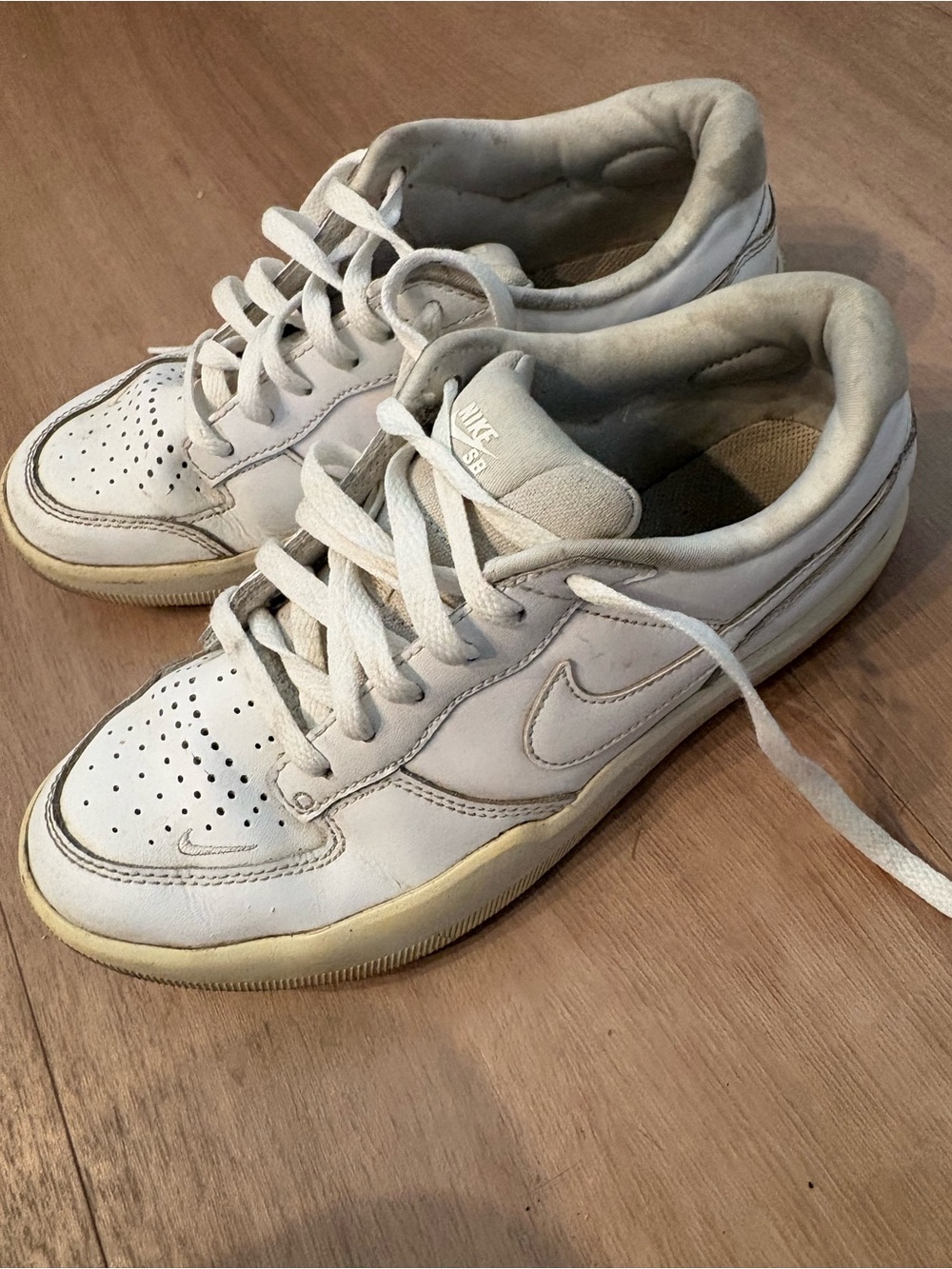 Nike Womens White and Off-White Low-Top Sneakers